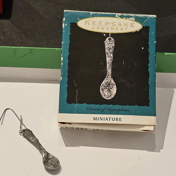 Hallmark Keepsake Ornament "Visions of Sugarplums"  Pewter 1993 - Picture 3 of 7